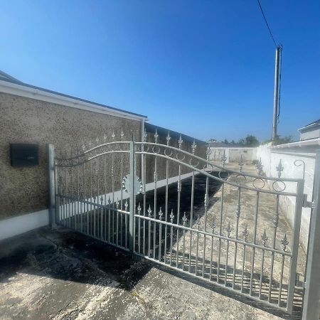 Mcbride'S Bungalow, Chapel Road Dungloe ドネゴール エクステリア 写真