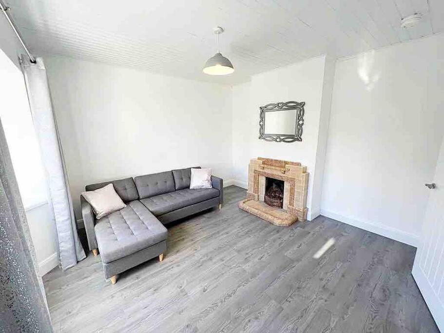 Mcbride'S Bungalow, Chapel Road Dungloe ドネゴール エクステリア 写真