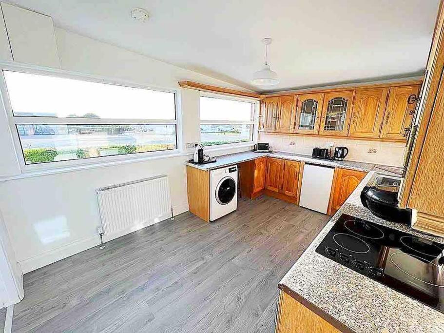 Mcbride'S Bungalow, Chapel Road Dungloe ドネゴール エクステリア 写真