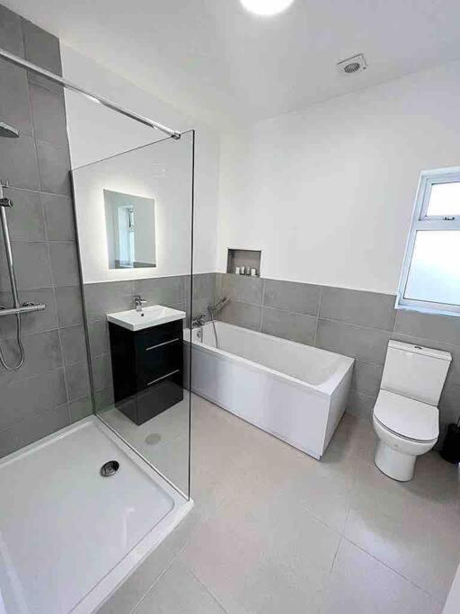 Mcbride'S Bungalow, Chapel Road Dungloe ドネゴール エクステリア 写真
