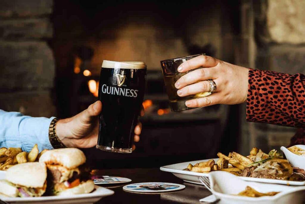 Mcbride'S Bungalow, Chapel Road Dungloe ドネゴール エクステリア 写真