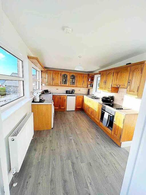 Mcbride'S Bungalow, Chapel Road Dungloe ドネゴール エクステリア 写真