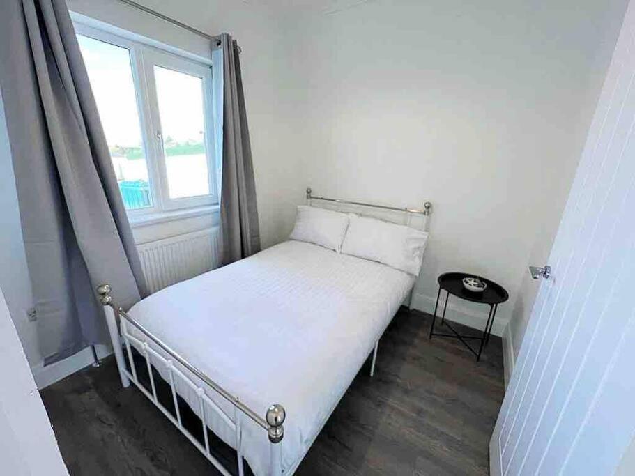 Mcbride'S Bungalow, Chapel Road Dungloe ドネゴール エクステリア 写真