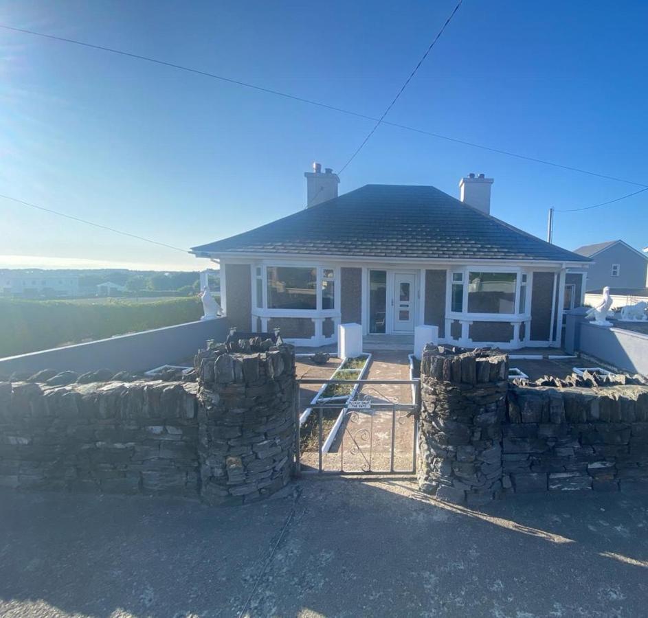 Mcbride'S Bungalow, Chapel Road Dungloe ドネゴール エクステリア 写真