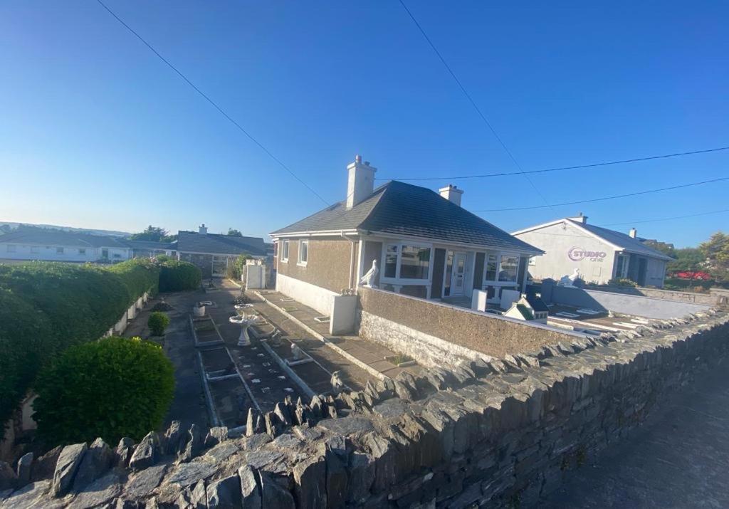 Mcbride'S Bungalow, Chapel Road Dungloe ドネゴール エクステリア 写真