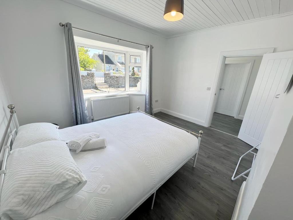 Mcbride'S Bungalow, Chapel Road Dungloe ドネゴール エクステリア 写真